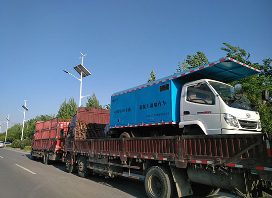 車載混凝土濕噴臺車、空壓機發(fā)貨現(xiàn)場